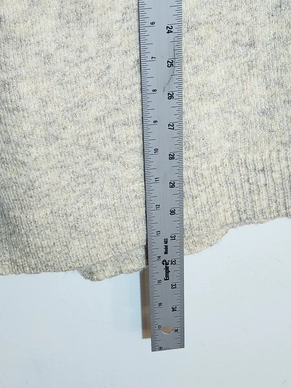 Time and Tru Cream Gray Oatmeal Fuzzy Oversized V-Neck Sweater Size XL NWT - Image 7