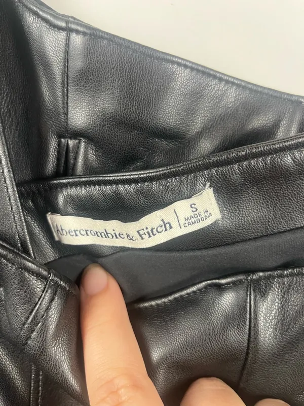 Abercrombie & Fitch Faux Leather black crop top size small - Image 4