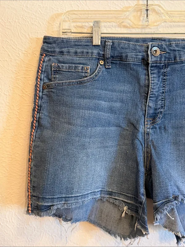 🔵🔵🔵3 for 13$🔵🔵🔵Denim Frayed Hem Women’s Shorts - Blue-14w - Image 2