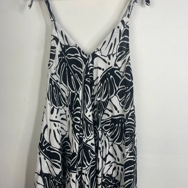 Black & White Leaf Print Tie-Strap jumpsuit with pockets size XL - Image 5