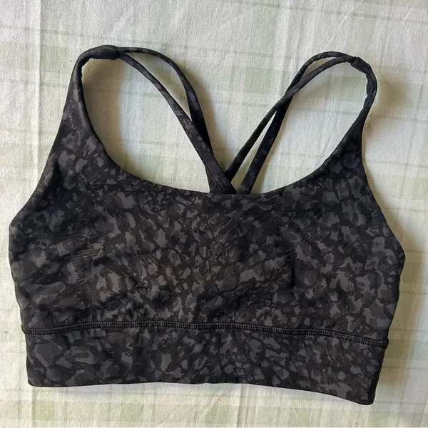 Lululemon Women's Black Patterned Sports Bra - Image 5