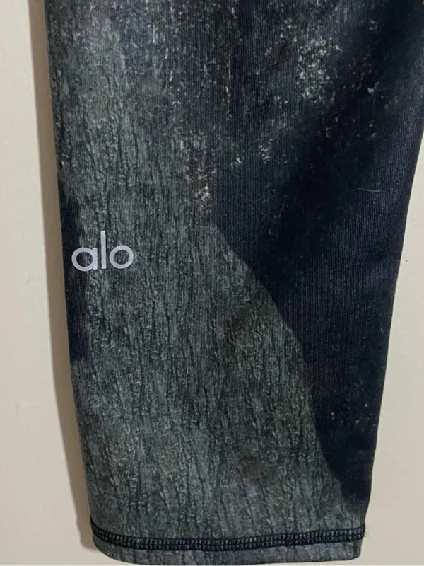 Alo Airbrush Cropped Leggings - Image 7