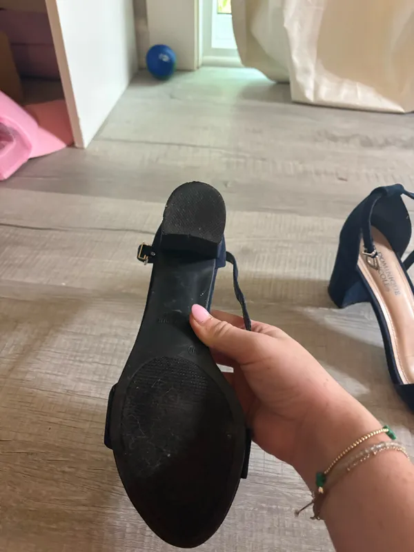 Navy blue heels Size 8 - Image 4