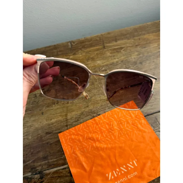 Ted Baker Women's sunglasses NWT $149 - Image 4