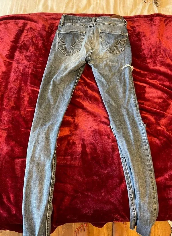 Hollister ripped jeans - Image 2
