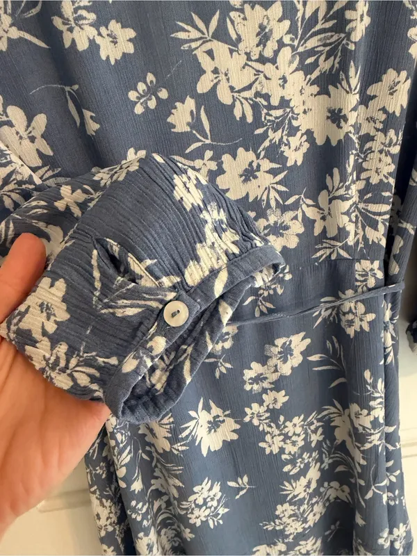 Lulus Blue‎ White Floral Wrap Dress Medium 3/4 Sleeve Ruffle Hem - Image 5