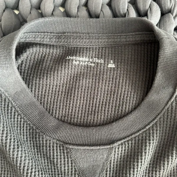 Abercrombie Dark Grey Waffle Long Sleeve - Image 4