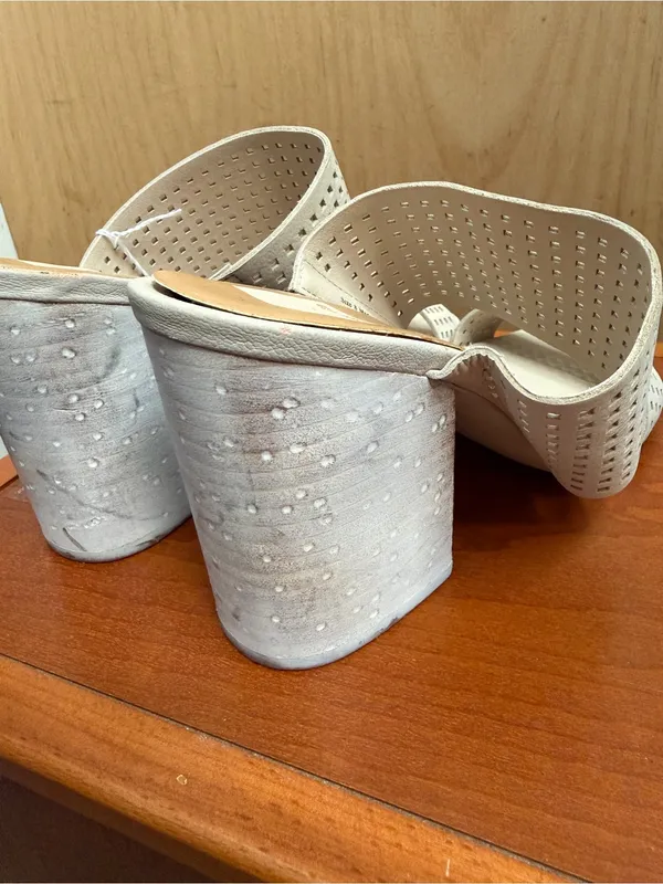 Dolce Vita Women’s Perforated Block Heel Mule Sandals. Size: US 8 - Image 4