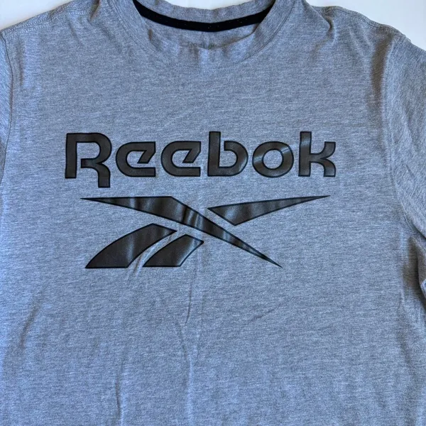 Boys Reebok Tee ✦ Open To All Offers ✦ Bundle Measurements: Used Excellent Condition. Tag Flaw Boys Classic Reebok Gray Casual Tee Short Sleeve XL Tight Athletic Fit. Excellent For Casual & Active Wear. Classic Reebok Front Side. Light Durable Fabrics. Gray / Black ——— TAGS ——— #Compression #Reebok #Athletic #Nike #Casual - Image 4