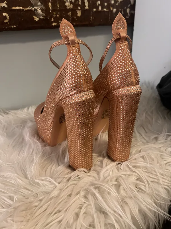 Lulus Pink sparkly heel - Image 4