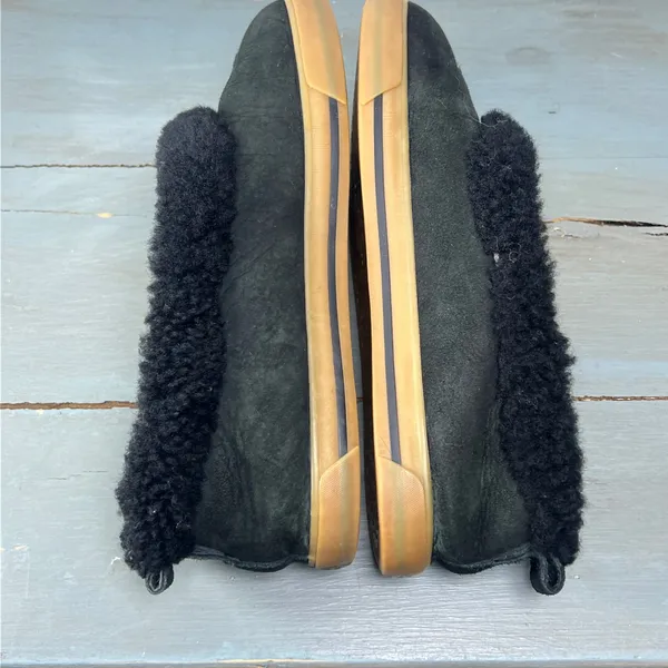 UGG Australia 1871 Black Suede Shearling Lined Slippers Womens 8 Gum Sole Shoes - Image 9