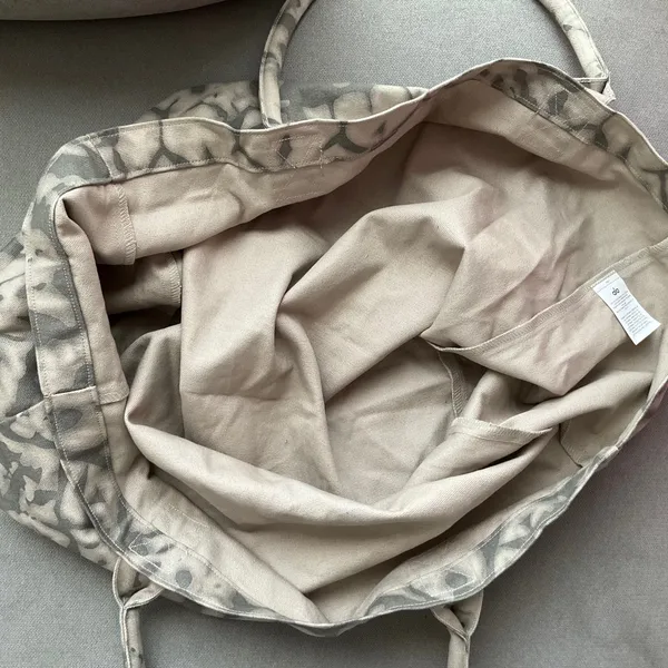 Alo Yoga Grey Tie Dye Shopper Tote Bag - Image 3