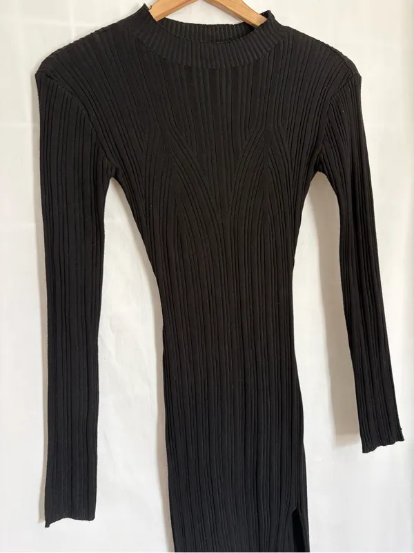 Almost Famous Long Sleeve Black Ribbed Knit Maxi Dress small - Image 2