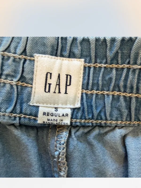 GAP Women's Light Wash Shorts - Image 3