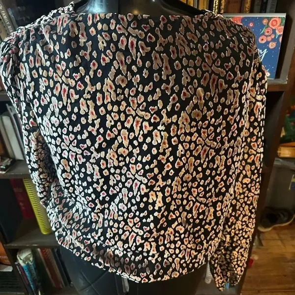 White House Black Market velvet floral M elegant v-neck blouse - Image 2