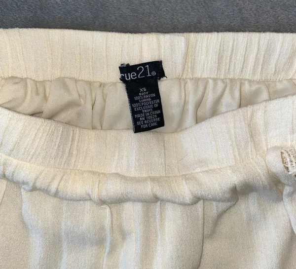 Rue 21 White Rayon Shorts w/ Lace Trim Sides - Image 4
