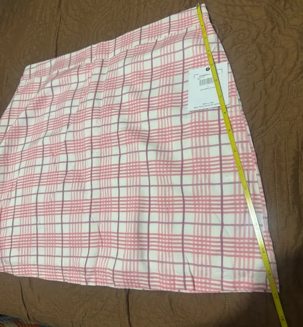 O'Neil Chic mini skirt with pink and white plaid pattern. Perfect for casual outings. - Image 3