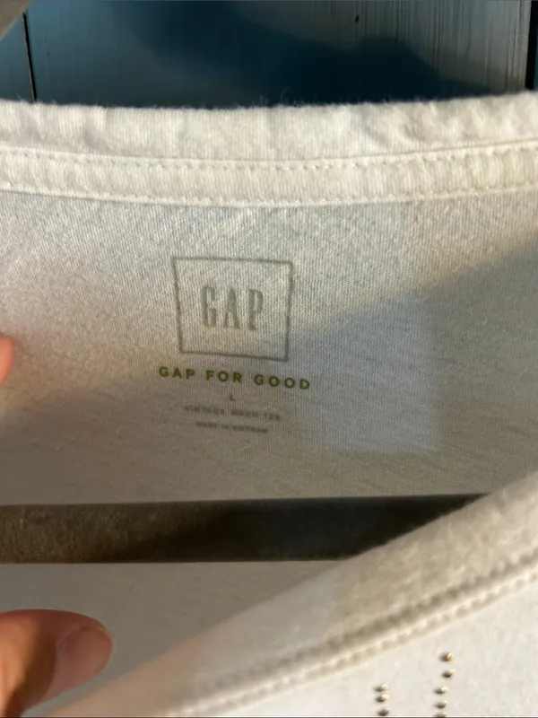 GAP For Good Cream Short Sleeve Tee with Perforated Star Design | Size Larege - Image 3