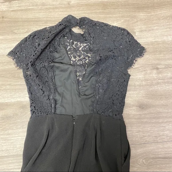 Dynamite Black Lace V Neck Jumpsuit Cap Sleeve Pockets Small - Image 7