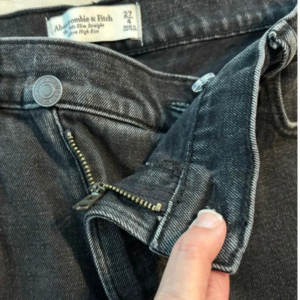 Abercrombie & Fitch A&F Size 27 4 The 90s Slim Straight Ultra High Rise Jeans - Image 4
