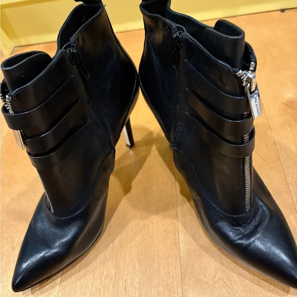 Michael Kors stiletto heel pointed toe booties black leather silver buckle 9.5 - Image 4