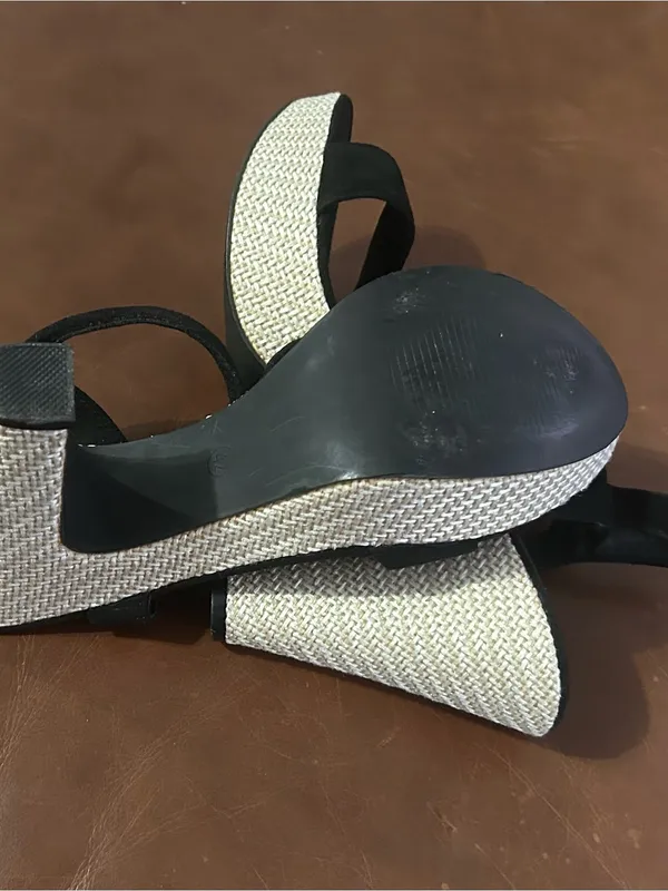 Black Strappy Wedge Sandals with Textured White Wedge 42 - Image 3
