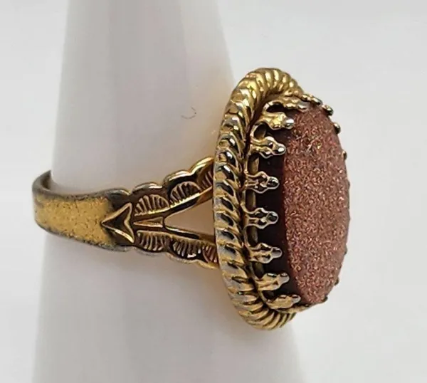Gold Tone & Goldstone Glass Ring (5.5) - Image 3