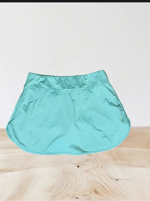 bcg turquoise athletic skorts Sz small - Image 2