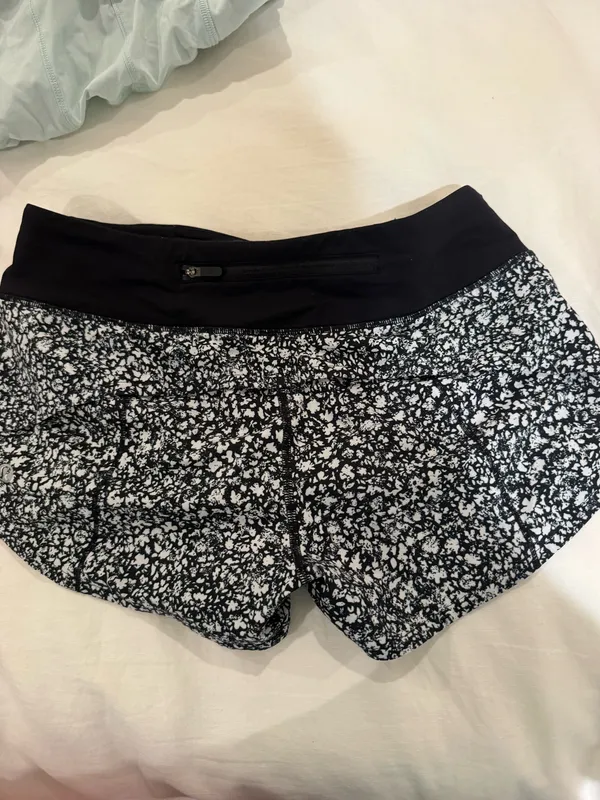 Lululemon Speed Shorts 2.5" - Image 2