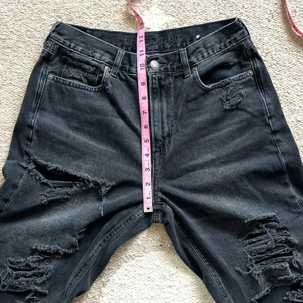American Eagle Black High Waisted Mom Jeans Size 8 Long - Image 4