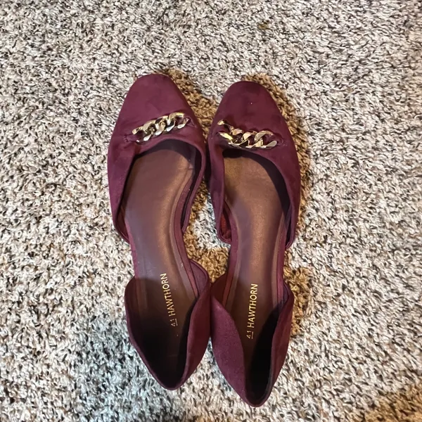 41 Hawthorn Burgundy Faux Suede D'Orsay Flats Gold Chain Accent‎ Womens 10 - Image 2