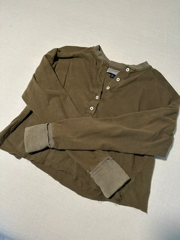 Universal Threads Long Sleeve Crop Top - Image 3
