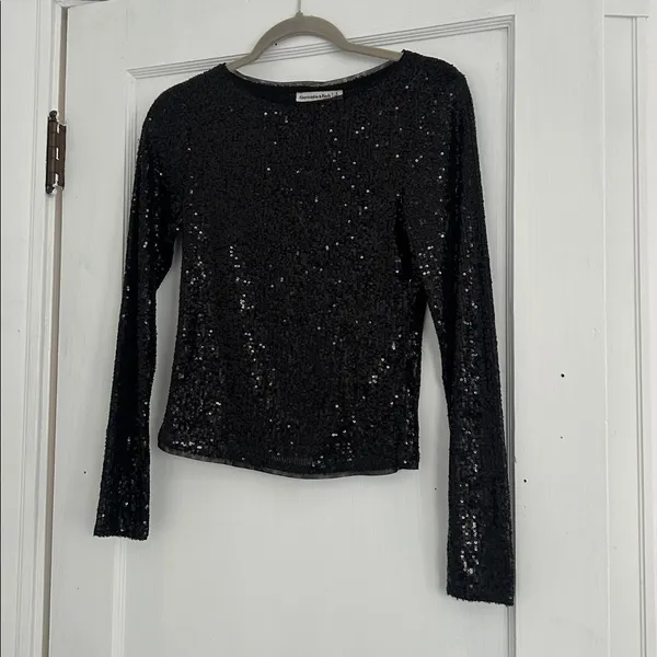 Abercrombie & Fitch Long-Sleeve Sequin Boatneck Top in Black- S - Image 4