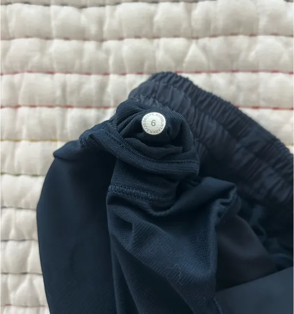 Lululemon 2.5" Hotty Hot Shorts - Image 3