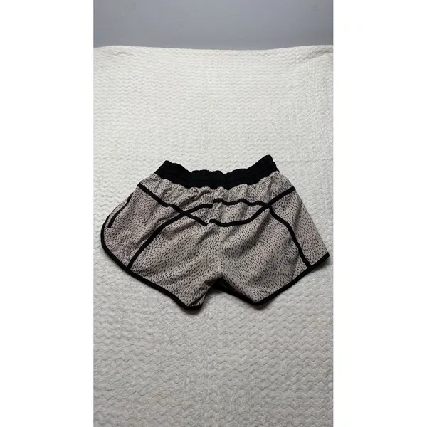 Lululemon Choose a Side Reversible Shorts Tan Black Animal Print Size 8 - Image 3