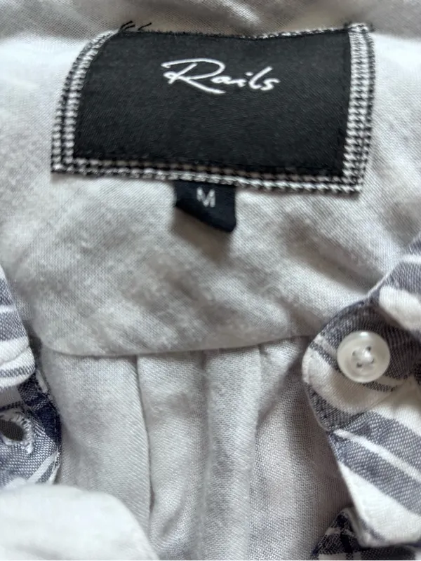 Rails‎ Classic White & Navy Plaid Button-Down Shirt size Medium - Image 10