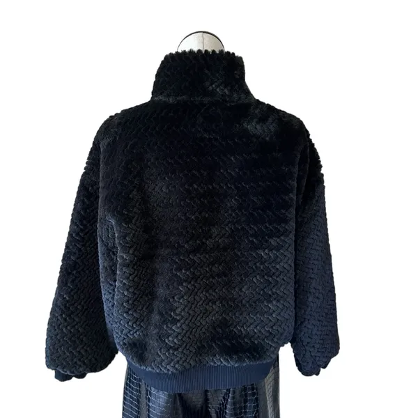 NWOT Abercrombie & Fitch Black 1/4 Zip Faux Fur Sherpa Heavyweight Jacket - Image 4