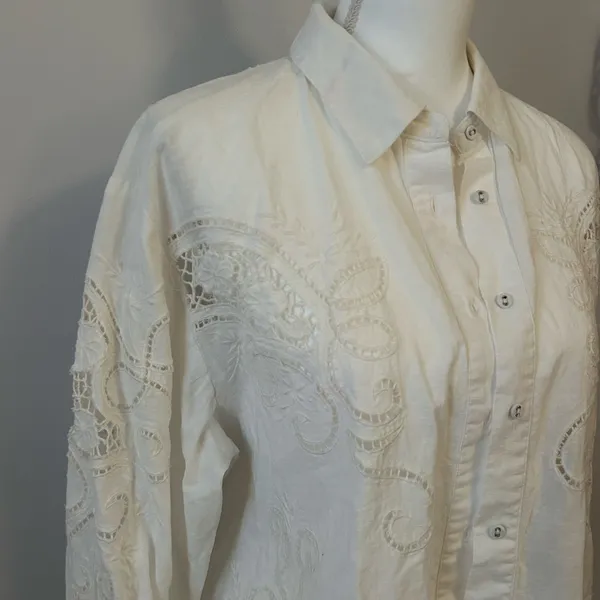NWT By Anthropologie White Button Up Eyelet Blouse Floral Breezy Spring Size M - Image 7