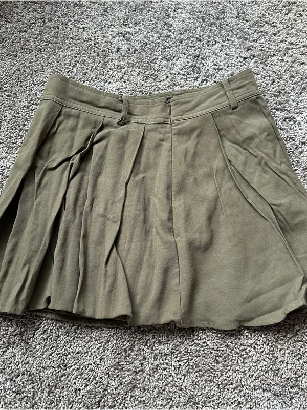 Zara Olive Green Pleated Skater Shorts - Image 3