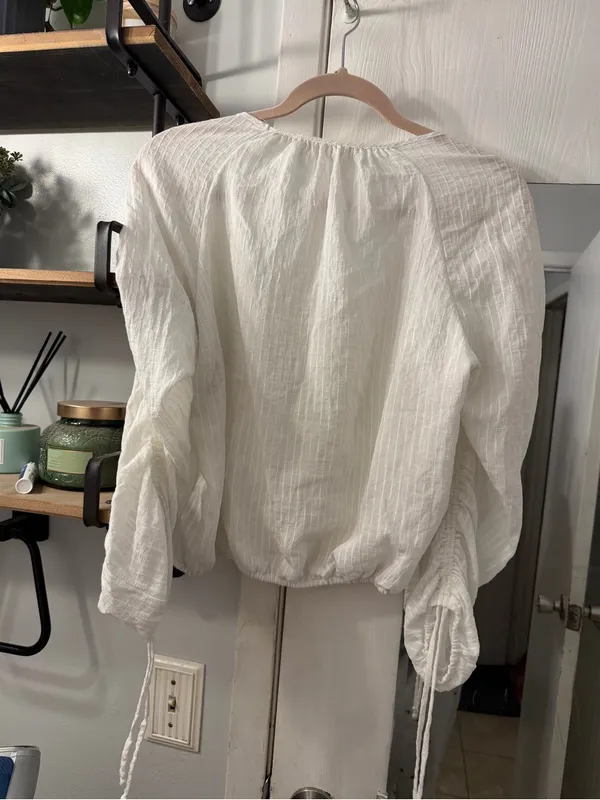 Astr White V-Neck Textured Puff Sleeve Tunic - Image 3
