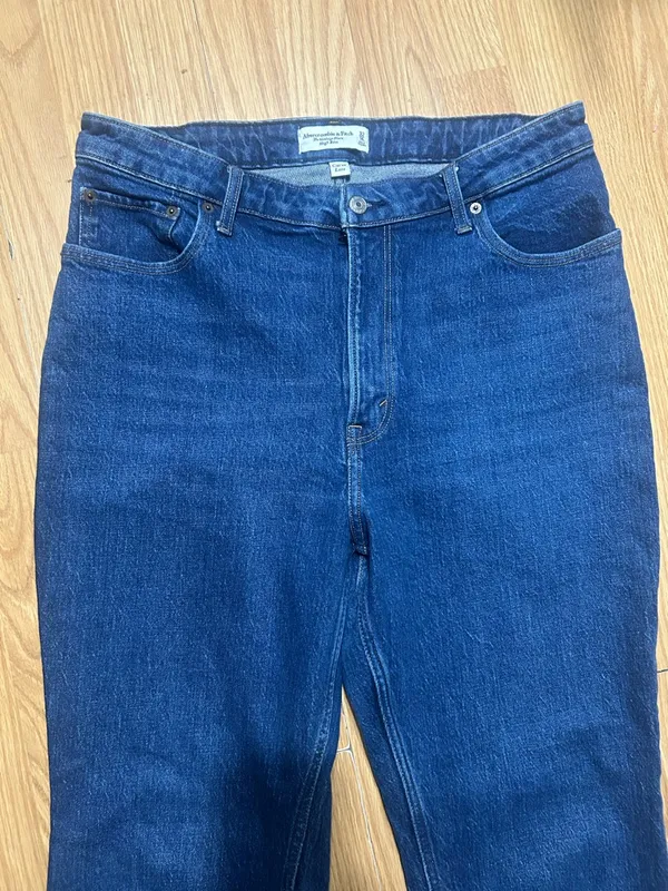A&F The Vintage Flare High Rise Jeans. Curve love women’s 32/14 - Image 3