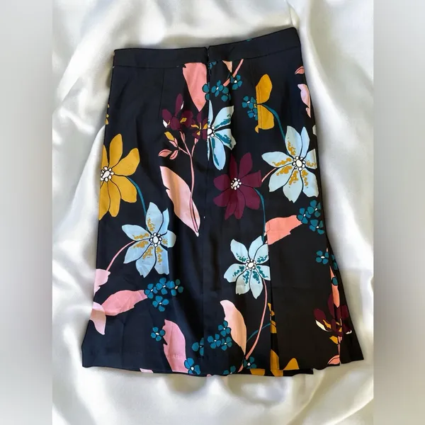 WHO WHAT WHERE Women’s Floral Partial Pleated Midi Skirt. Size 8 Medium NWT - Image 2