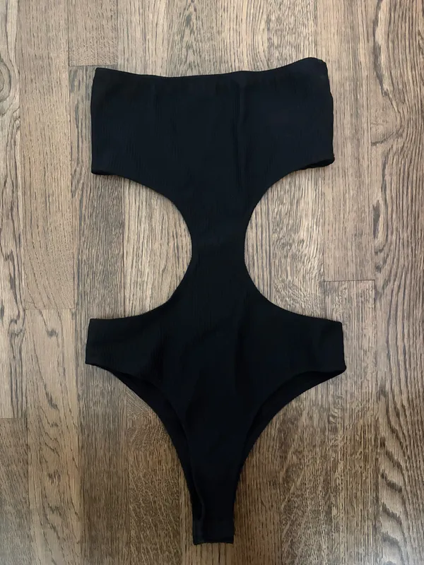 Edikted Vivie Ribbed Cut Out Black Bodysuit - Image 3