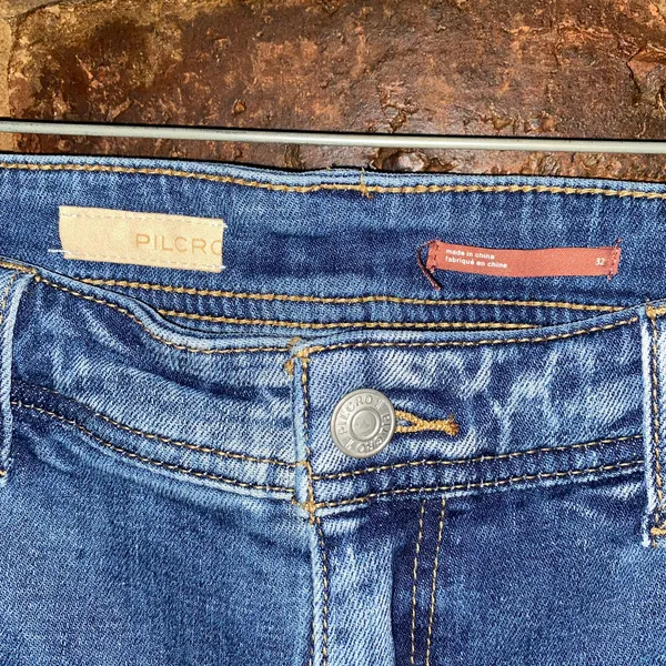 NWT Anthropologie Pilcro Distressed Blue Denim Slim Boyfriend Crop Jeans Size 32 - Image 5