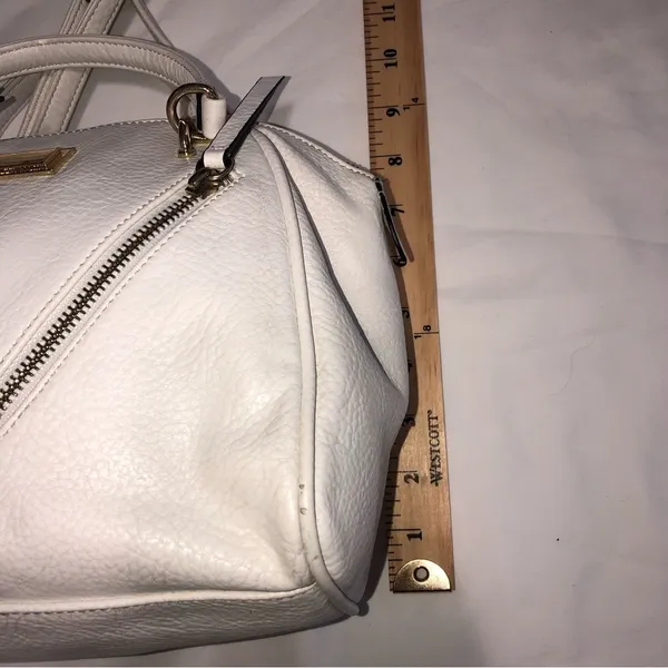 Juicy Couture Crossbody Bag White Pebbled Convertable Adjustable Gold Zip Top - Image 5