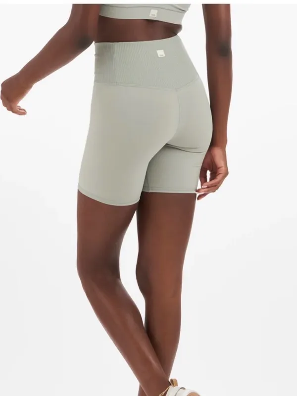 Vuori Women’s Rib Studio Bike Short High Waist Light Grey Size Small - Image 3