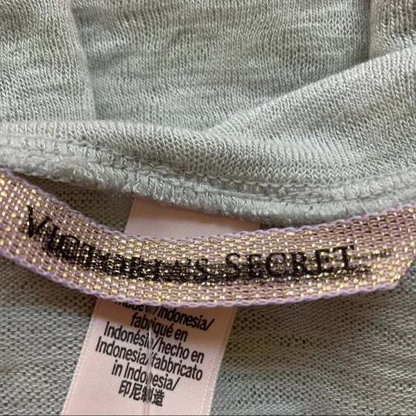 Victoria's Secret Winter Pajama Set Long Sleeve Gray Top Red Star Flannel Pants - Image 5