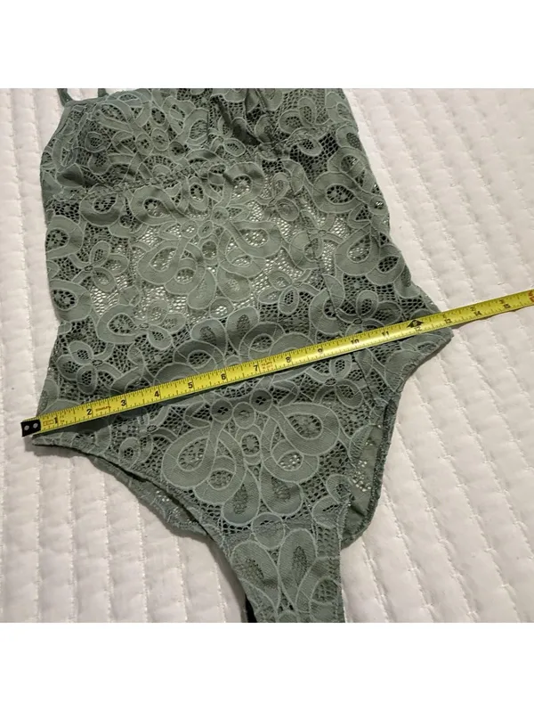 GILLY HICKS Small Green Lace Bodysuit Built In Bra Crochet Look Abercrombie - Image 4