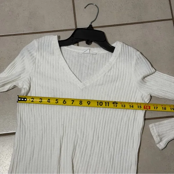 GAP‎ Women White Cream Ribbed Long Sleeve V-Neck Top Minimalist size XS - Image 7
