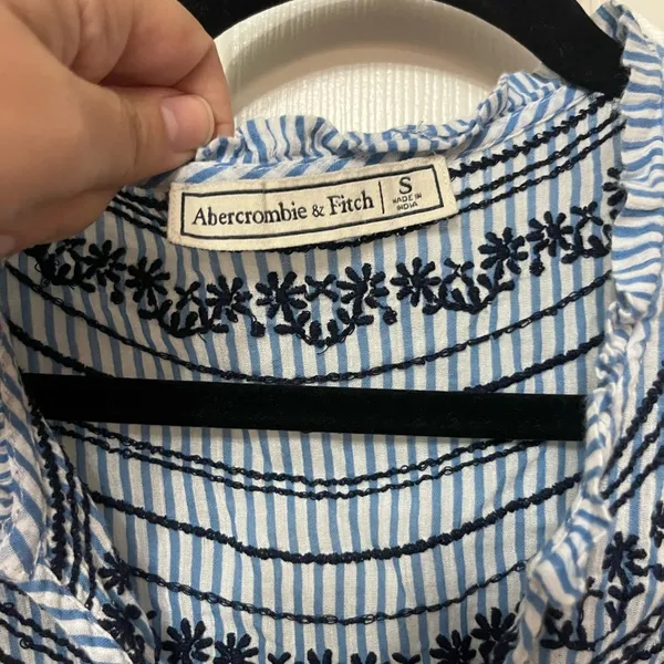 Abercrombie‎ & fitch striped embroidered top small - Image 3